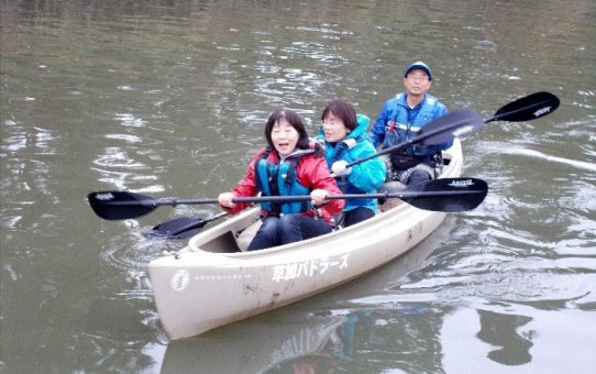 草加ペンクラブ　綾瀬川でゴミ拾いカヌー体験