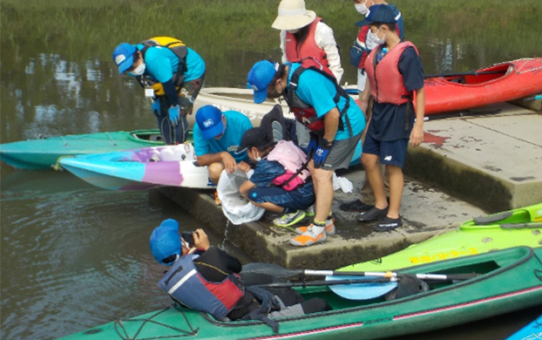 夏休みカヌー教室 綾瀬川の生物観察とカヌー体験