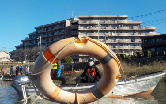 「草加市自主水防団」 救助艇5艇/人命救助訓練